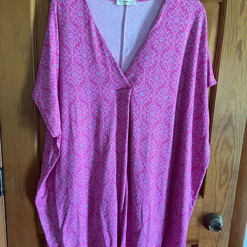 Boutique Quality. Great spring and summer piece.